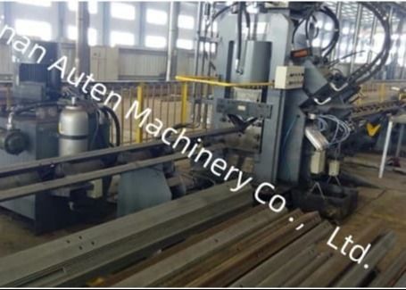 Macchine per la rettifica di utensili a cnc