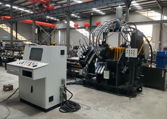 Macchine automatiche CNC per perforare e tagliare acciaio ad angolo nella produzione di torri