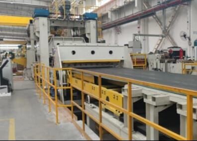 Modello RFHJ2-30x2500 Linea di livellamento e taglio della piastra per lo sguidamento della piastra Spessore della piastra 12  30 mm