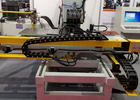 40 mm Spessore della piastra di perforazione connessione torre CNC Hydraulic Plate Punching Machine 4 Die-Station