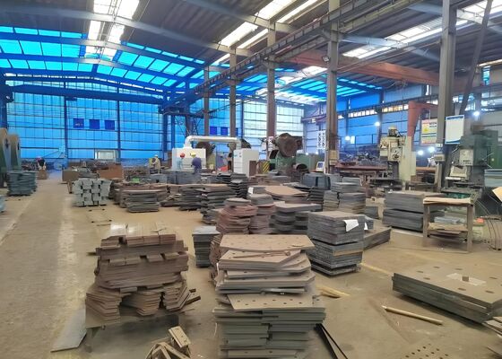 Macchine per la lucidatura dei metalli per la rimozione delle forforazioni dalle superfici metalliche