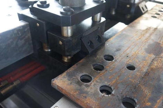 1200KN Servo alimentazione Forza di perforazione Cnc Plate Foratura di foratura con 26 mm di diametro di foratura Max