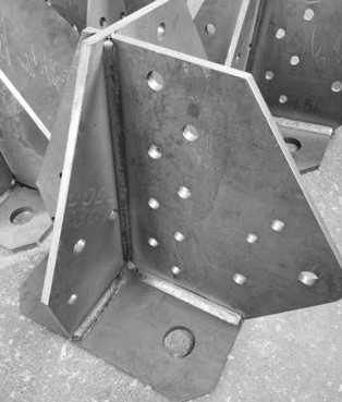 Robot di saldatura ad alta precisione per la saldatura a piedi di torri di strutture in acciaio