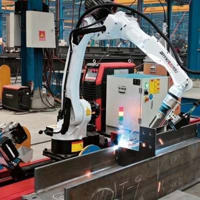 Robot di saldatura ad alta precisione per la saldatura a piedi di torri di strutture in acciaio