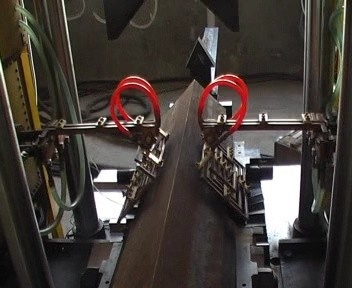 Macchina per piegatura a riscaldamento CNC per angolo e piastra modello HQ200?? 600