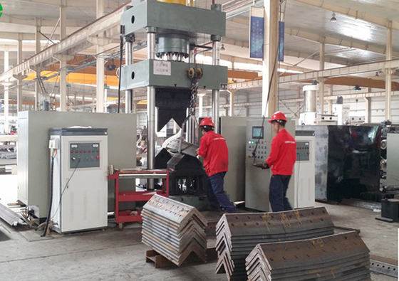 Macchina per piegatura a riscaldamento CNC per angolo e piastra modello HQ200?? 600