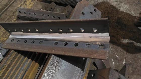 Macchine di fresatura automatiche a angolo per radici modello GQC250-2Q nell'industria delle torri d'acciaio
