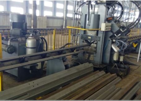 Punzonatrice idraulica automatica CNC ad alta velocità, marcatura, taglio, macchina per foratura angolare a 3 assi CNC, piastra di collegamento in acciaio per comunicazioni