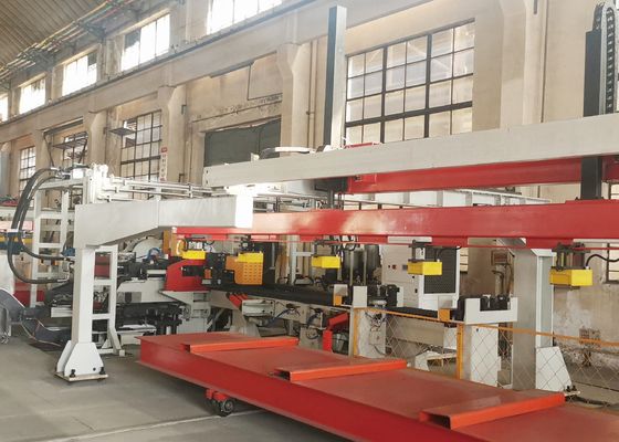 Linea di produzione punzonatura CNC modello FPCP120 per trave longitudinale automobilistica con piastra piana, lunghezza 4000 - 8000 mm, forza nominale 1200KN