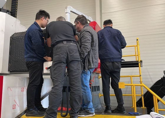 Macchine per la trivellazione e la fresatura di lamiere CNC ad alta velocità Modello PHD2525 per lavorazioni ad alta efficienza
