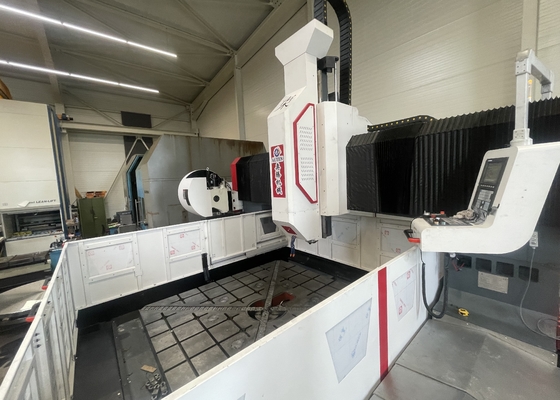 Altezza di grembiule 800 mm CNC Grembiule di lavorazione flange Plate macchina di perforazione spindle conico BT50