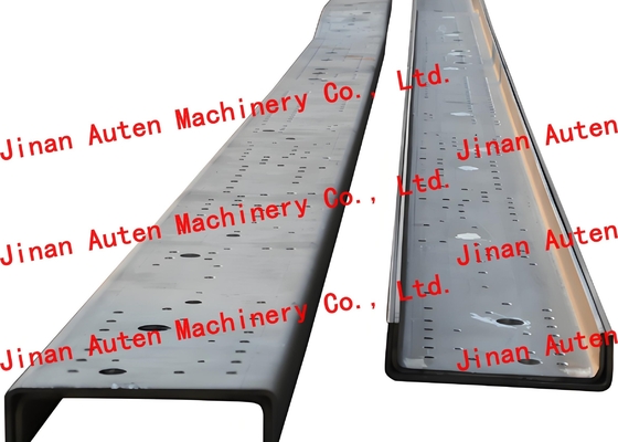 Linea di produzione punzonatura lamiere CNC con forza nominale di 120 tonnellate, 25 moduli per travi piatte di camion