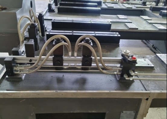 PZ4040/2 Tipo Gantry Mobile CNC Trapano Macchina Spessore Sovrapposizione Materiale Max 100mm