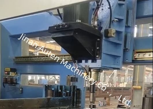 Larghezza 150 ∼ 1250 mm CNC H Beam Drilling Marking And Tapping Machine BT40 Spindle Bore Taper