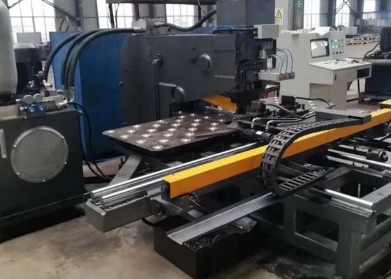 40 mm Spessore della piastra di perforazione connessione torre CNC Hydraulic Plate Punching Machine 4 Die-Station