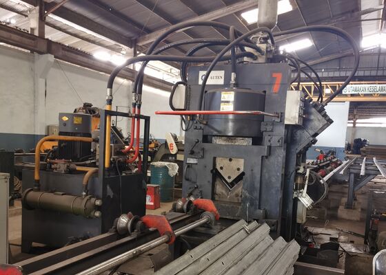 Linea di punzonatrici ad angolo CNC 32x7x3m Forza di marcatura 1000/1200KN