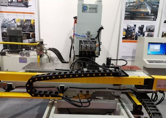 Applicato all'industria delle strutture in acciaio Cnc Plate Punching Machine 800/1200KN Forza di marcatura