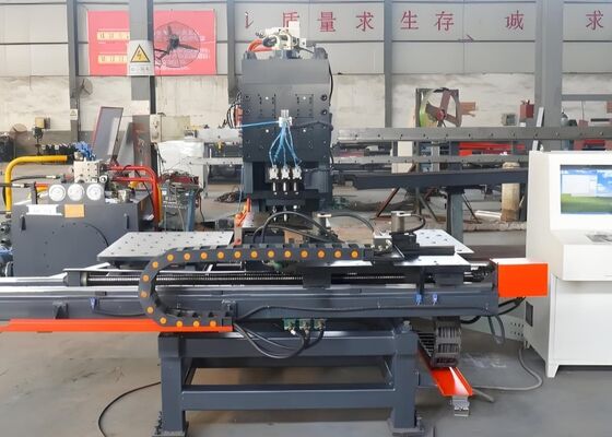 Utilizzato per la punzonatrice per piastre CNC dell'industria delle torri in acciaio Punzonatrice CNC a 4 stazioni di stampa