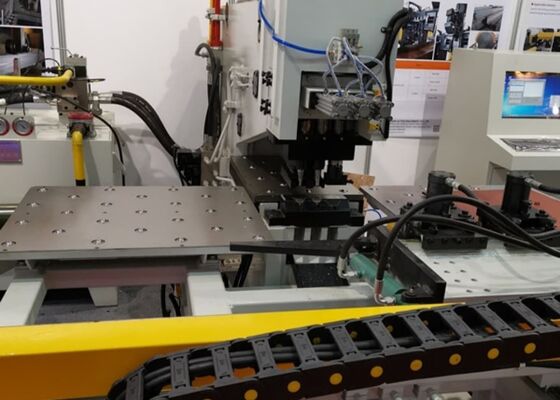 180mm Stroke Of Drilling Spindle Cnc Plate Punching Machine per la torre di trasmissione