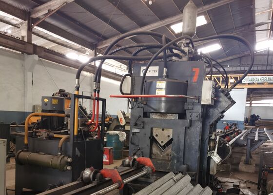 Linea di stampaggio e taglio per la fabbricazione completamente automatica CNC