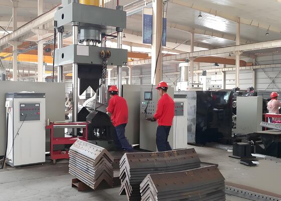 Macchina piegatubi per riscaldamento CNC a 3 assi per piastra angolare con controllo idraulico