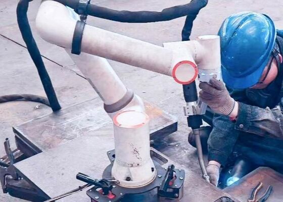 Robot di Saldatura Collaborativi a Interazione Intelligente per la Collaborazione Uomo-Robot