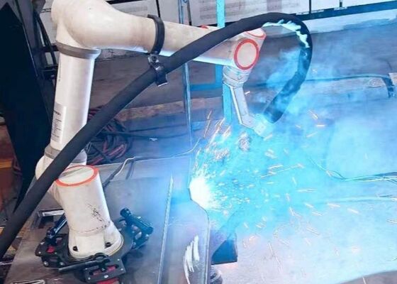 Robot di Saldatura Collaborativi a Interazione Intelligente per la Collaborazione Uomo-Robot