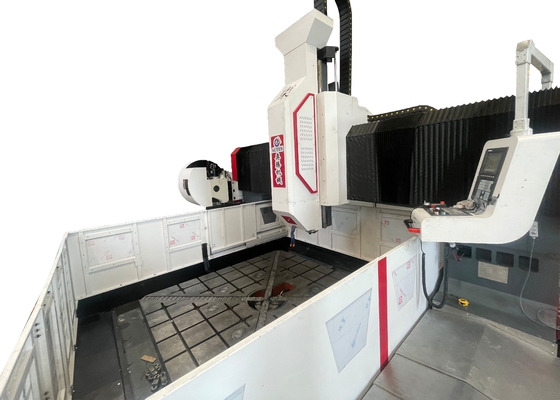Larghezza scanalatura a T 28mm Macchina foratrice per piastre CNC con flangia Diametro massimo 100mm