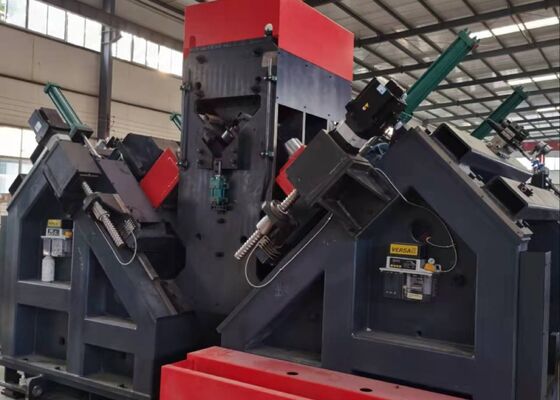 Modello ADM2532 Linea di trivellazione ad alta velocità Cnc angolare in acciaio 14 × 10 × 19 mm Dimensione del carattere