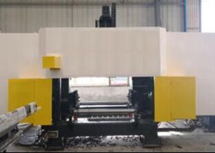 This CNC Beam Drilling Cutting Machine Line Featuring Three High-Speed Precision Spindle Units è una macchina per il taglio a trazione