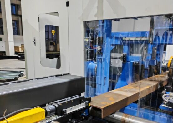 Macchina per foratura travi CNC per impieghi gravosi adatta per la foratura di profilati a H nella costruzione di ponti